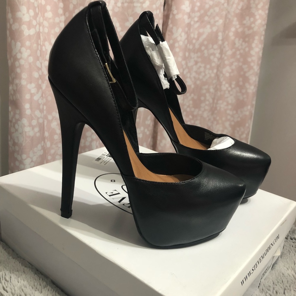 Black Steve Madden Heel